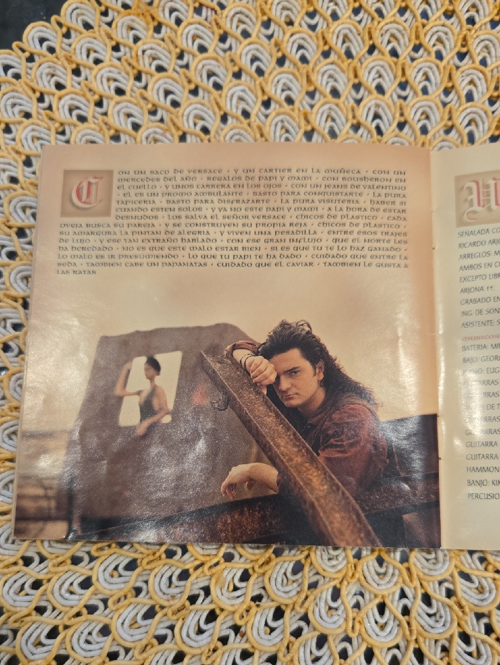 Sony White CD with Red & Blue Text - Ricardo Arjona 'Historias' - Picture 12 of 12